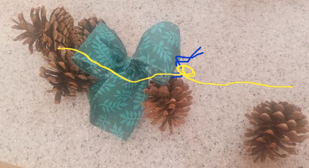 To best shape your garland, use a double wire method like the one illustrated, to keep pinecones in place