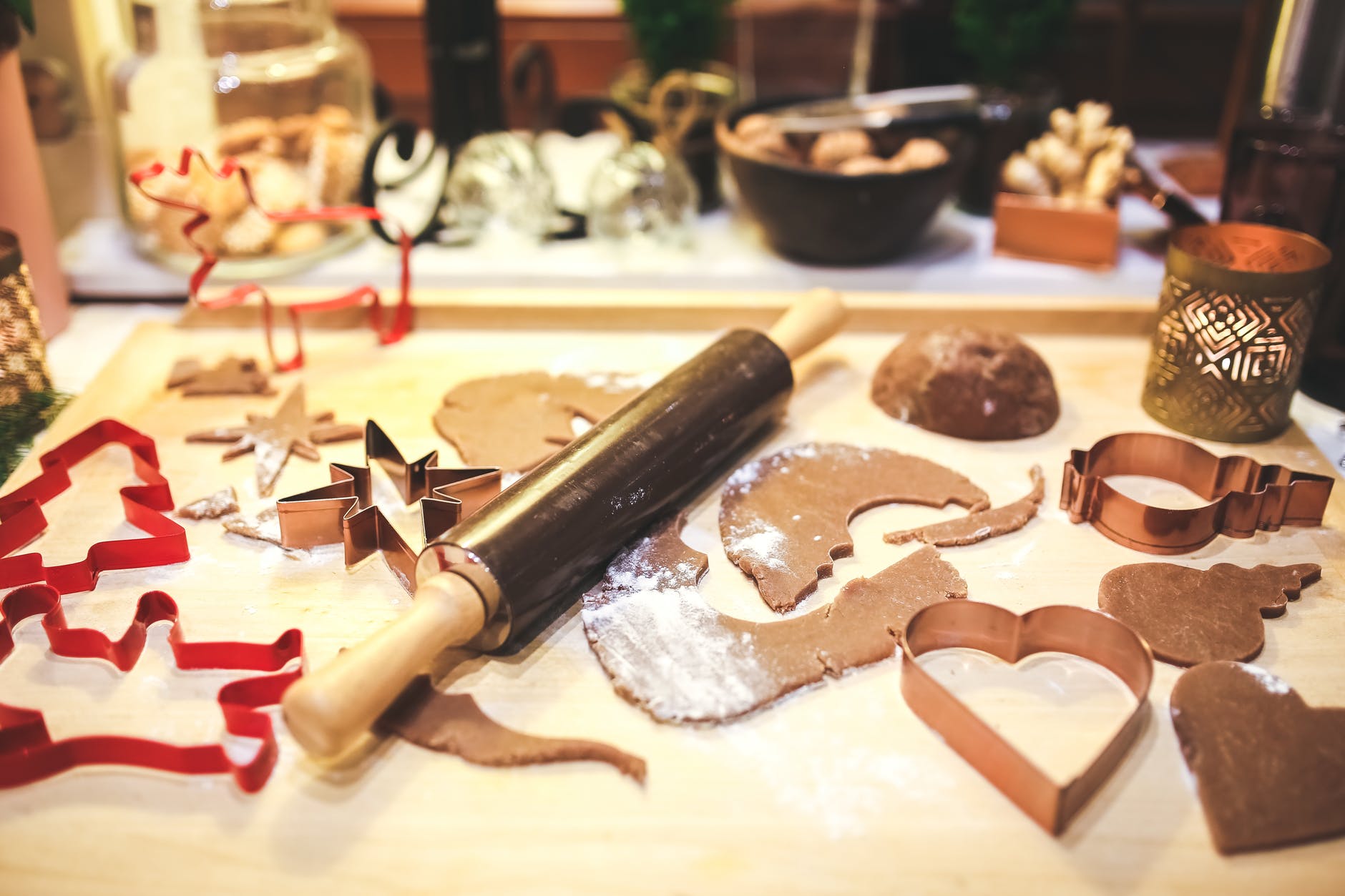 How to make Christmas cookie making with children stress free. An easy way to make Christmas cookies with kids. 